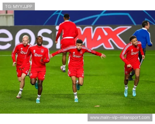 阿贾克斯拟建立线上培训课程，传播训练理念，引领足球教育新潮流